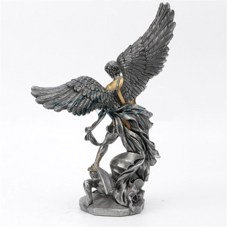 Sankt Michael statue og skulptur